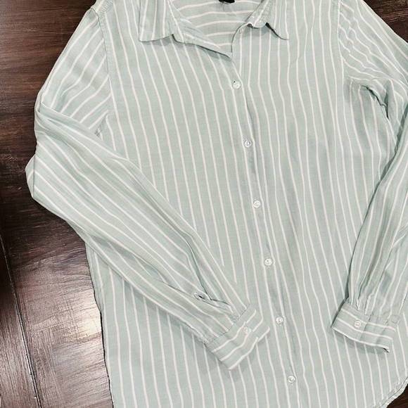 H&M Light Green and White Button Down Shirt with Classic Stripes - Picture 2 of 5